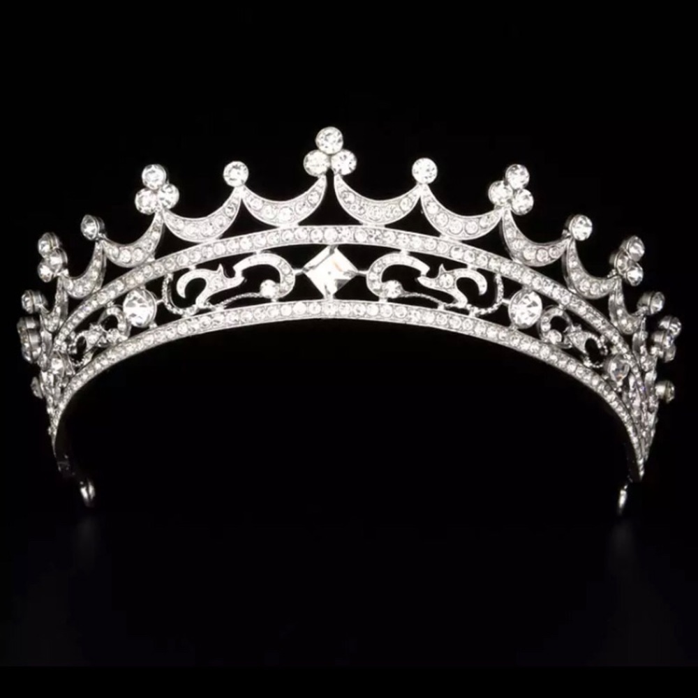 Crown to fit a Queen!